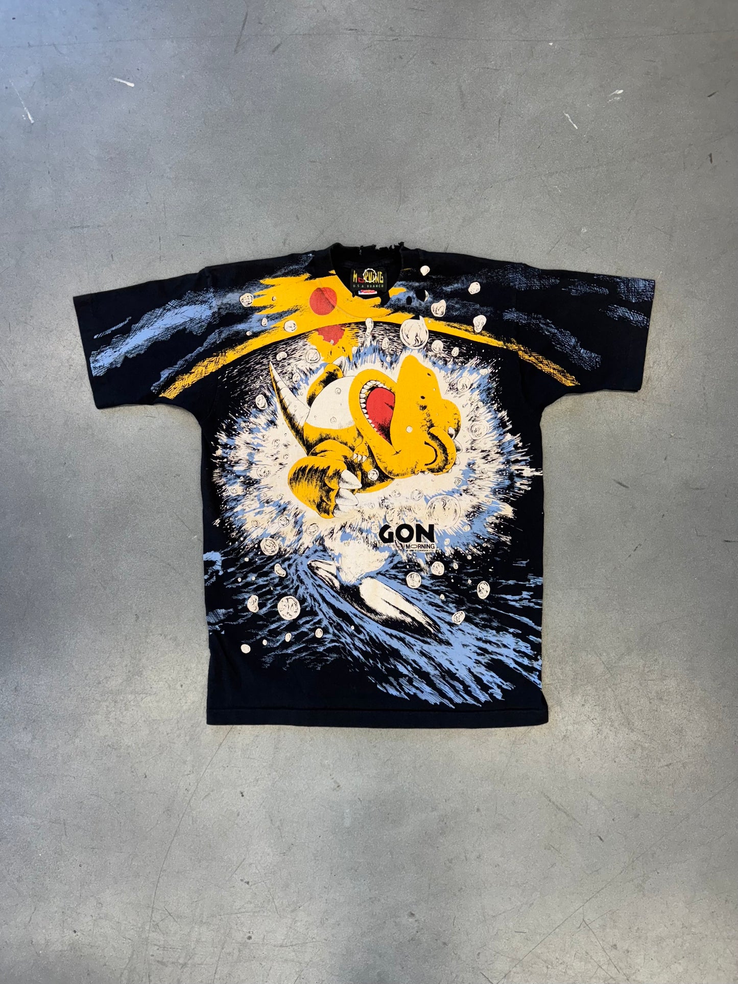 1996 GON ! MANGA DINOSAUR AOP TEE (MORNING TAG)