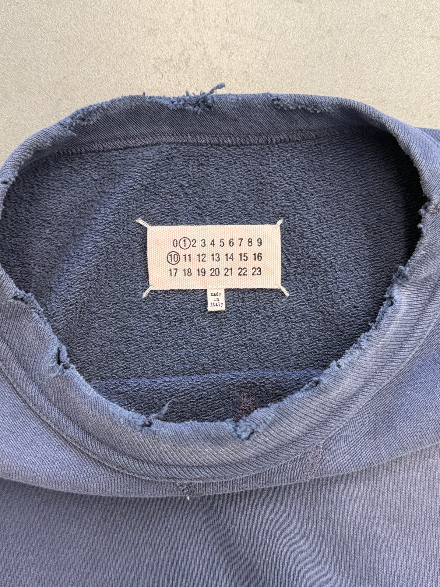 MAISON MARGIELA HANDWRITTEN COTTON SWEATSHIRT - BLUE