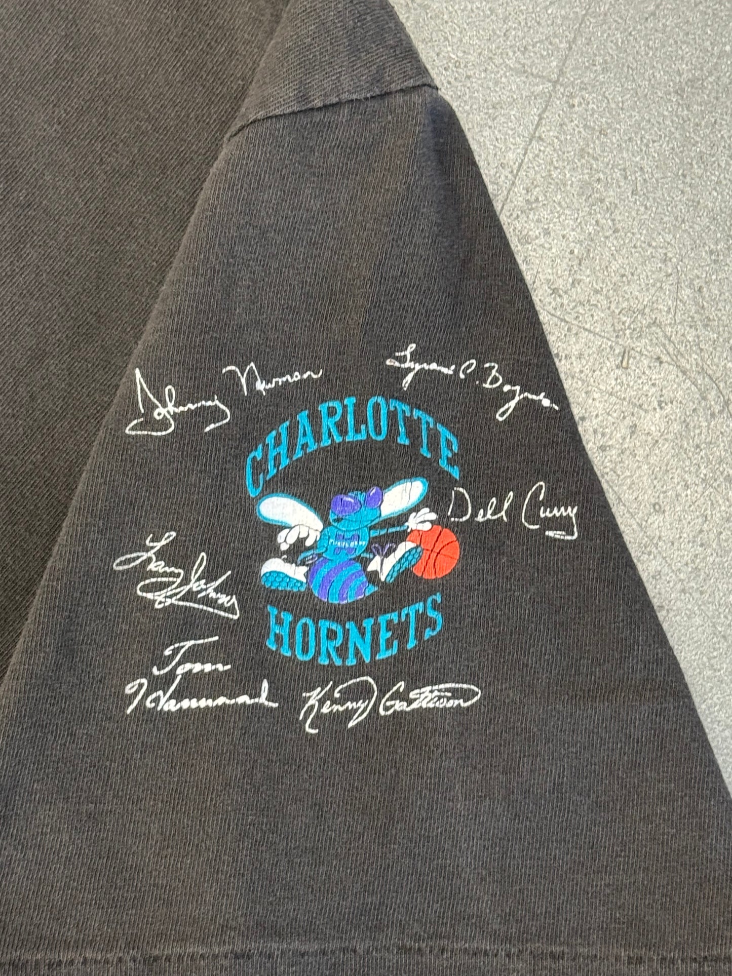 1992 NBA CHARLOTTE HORNETS SHATTERED BACKBOARD BASKETBALL TEE (CHANGES TAG)