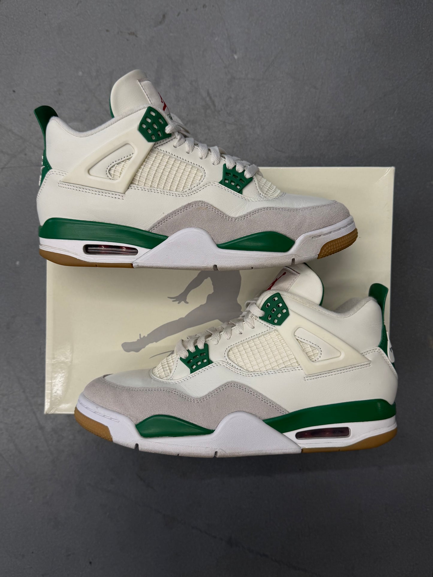 2023 AIR JORDAN 4 SB - PINE GREEN (W/BOX)