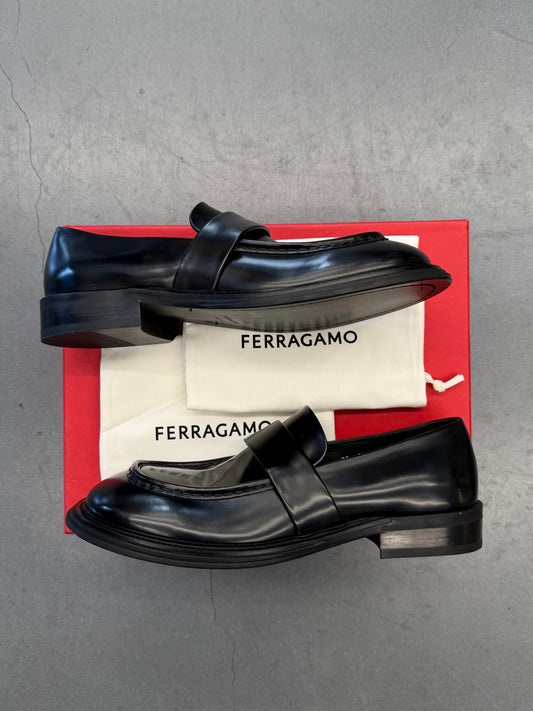 FERRAGAMO FIDELE BLACK LEATHER WIDE TOE LOAFERS (W/BOX)