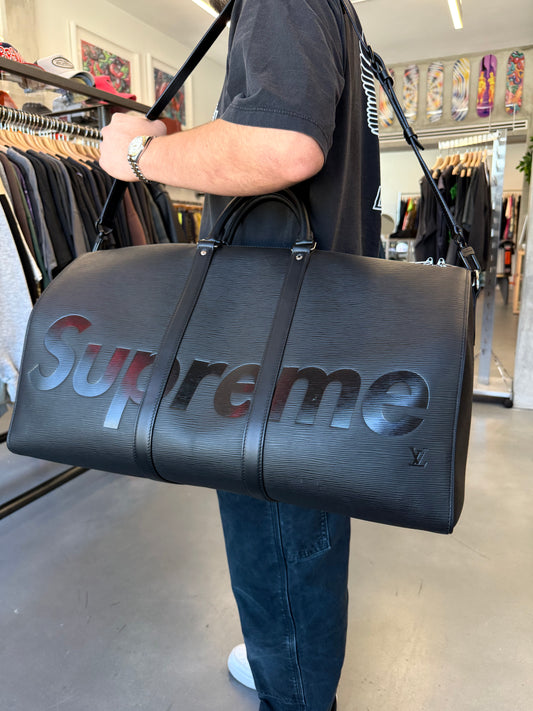 2017 LOUIS VUITTON SUPREME KEEPALL BANDOULIERE 55 EPI BLACK BAG (PRE-OWNED)