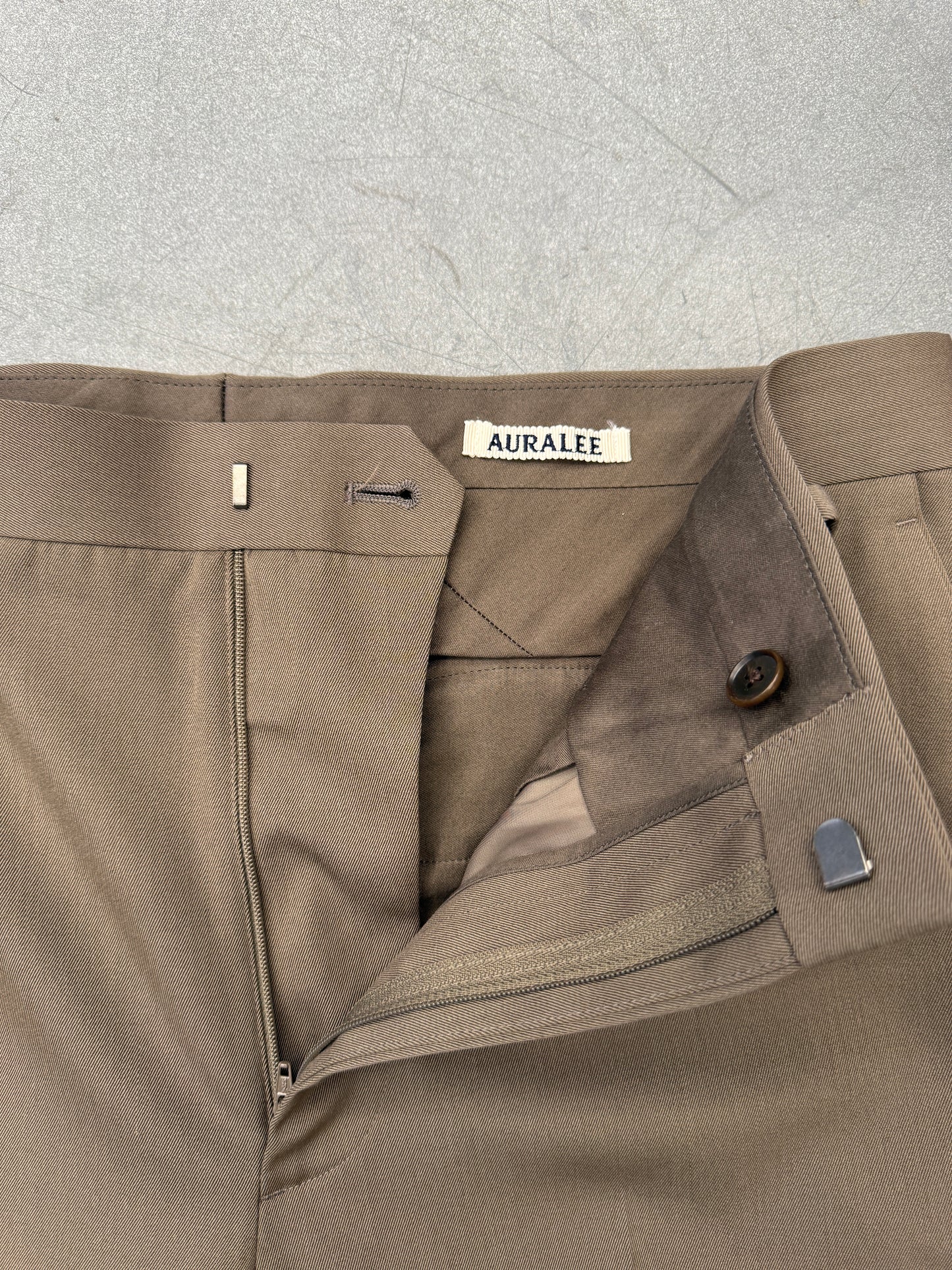 AURALEE LIGHT WOOL MAX GABARDINE SLACKS