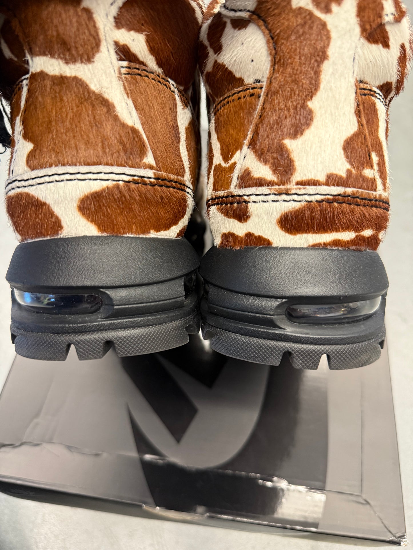 2025 SIZE 8 NIKE AIR MAX GOADOME - SAIL CACAO WOW COW PRINT PONY HAIR