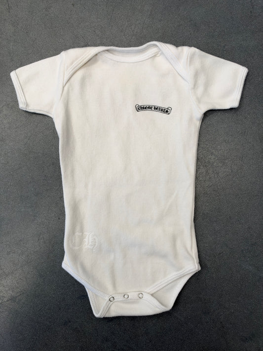 CHROME HEARTS SCROLL LOGO SHORT SLEEVE BABY ONESIE