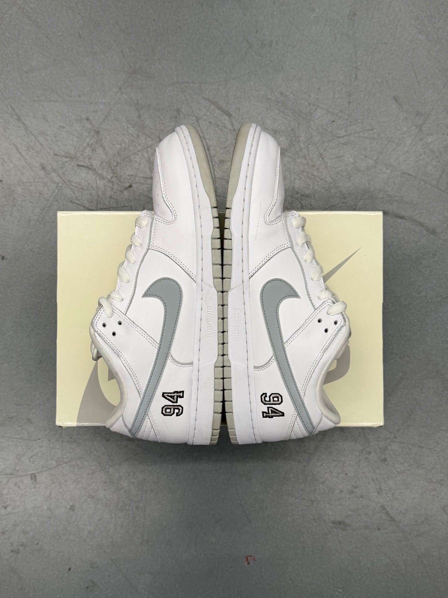 FW25 SIZE 13 SUPREME NIKE SB DUNK LOW OG QS 94 WHITE/SILVER (W/BOX)