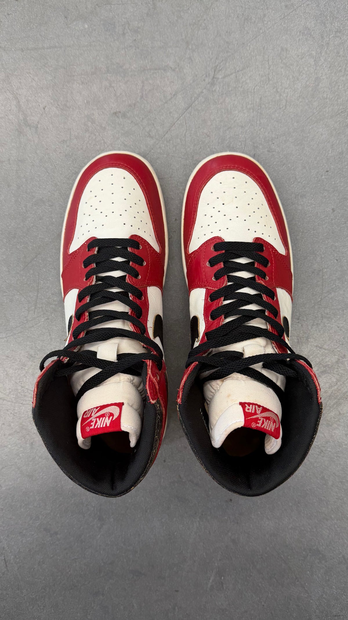 1985 AIR JORDAN 1 HIGH - CHICAGO (GENTLY USED) (E)
