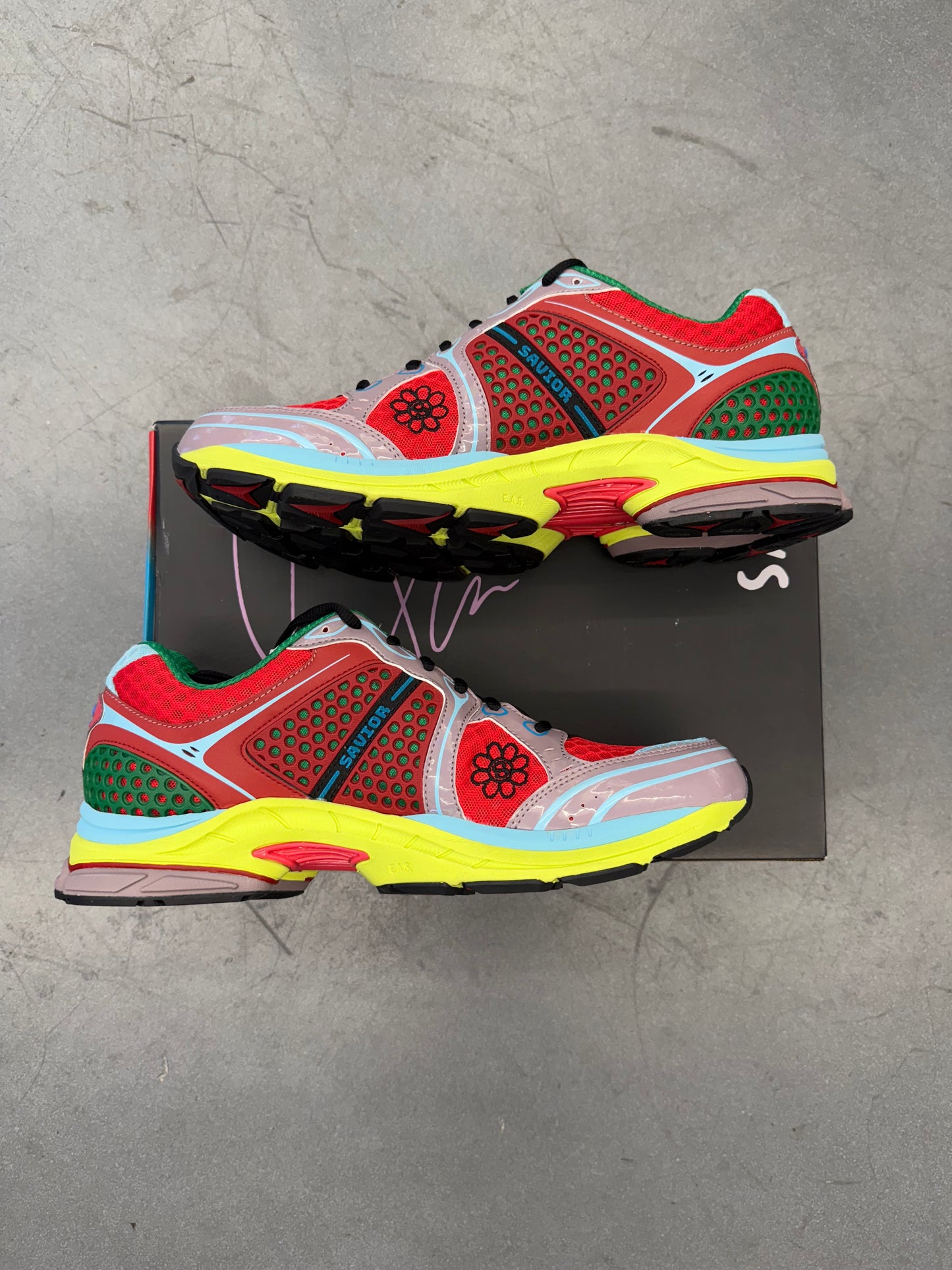 2025 SIZE 11.5 SAUCONY PROGRID TRIUMPH 4 JAE TIPS FLOWERS GROW UPTOWN POISON IVY