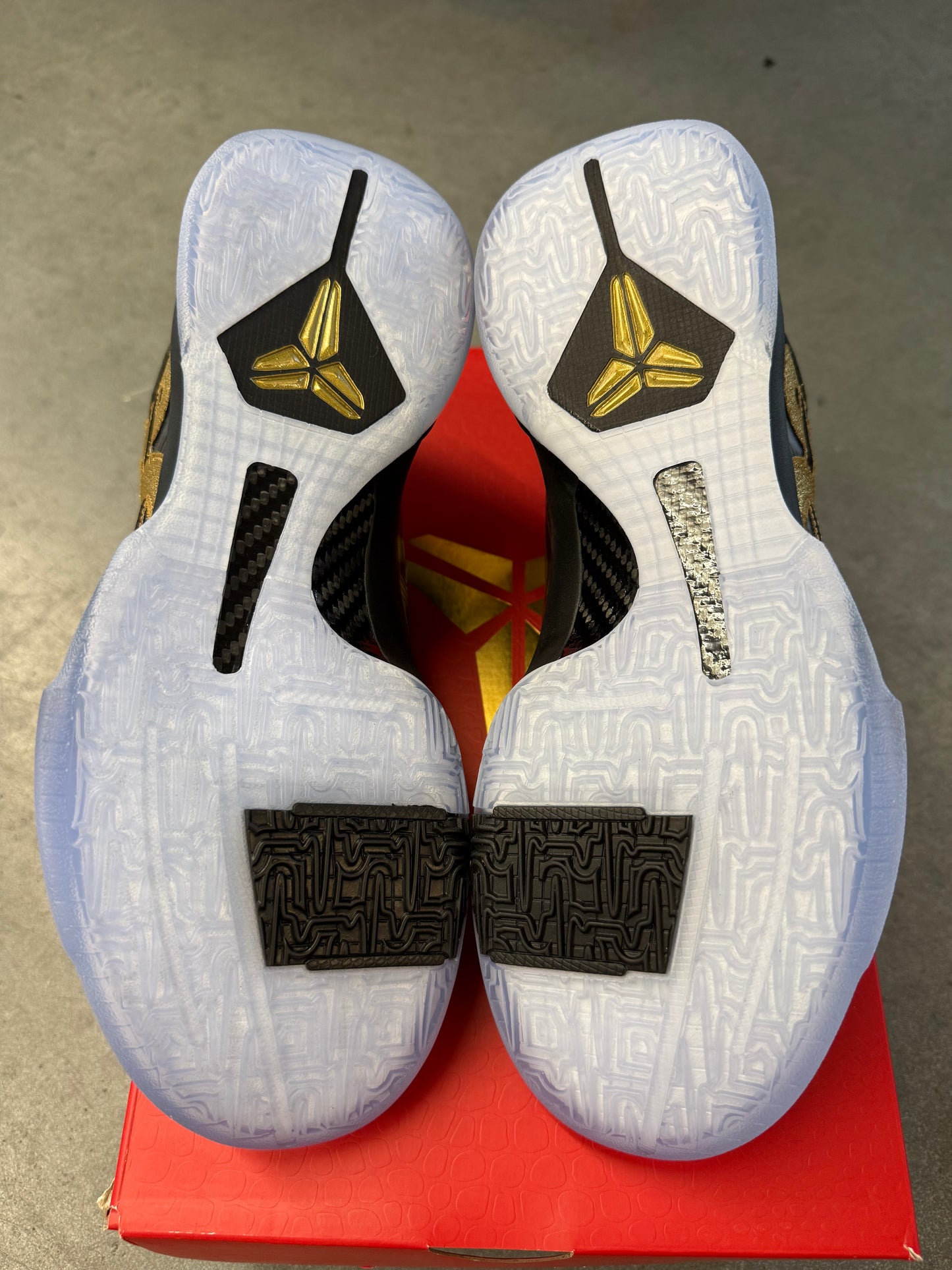 2025 SIZE 8.5 NIKE KOBE V PROTRO YEAR OF THE MAMBA EGGPLANT (NEW WITH BOX)