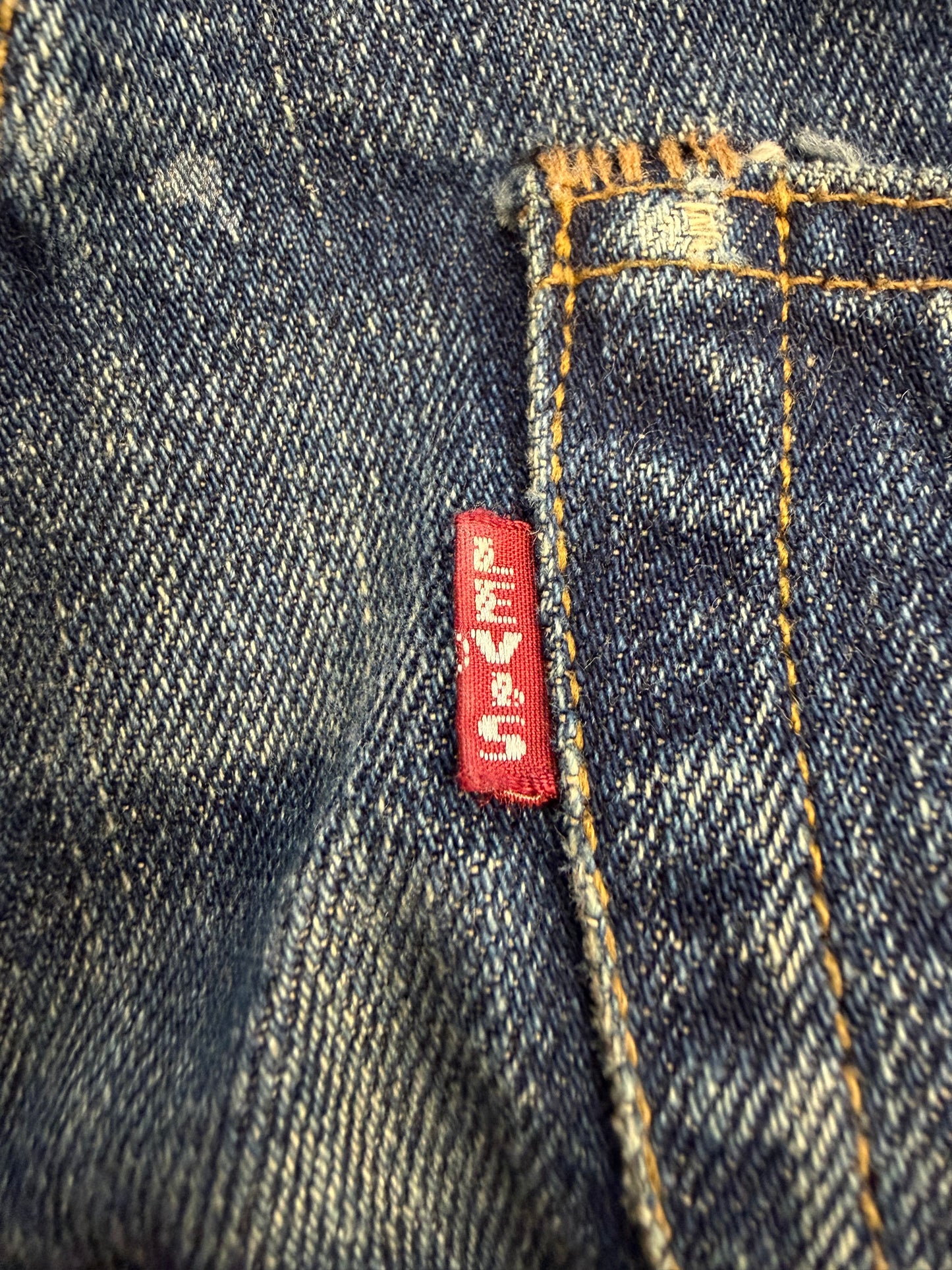 VINTAGE LEVI'S 1937 501 JEAN MADE IN U.S.A. SELVEDGE DENIM (W30 X L34)