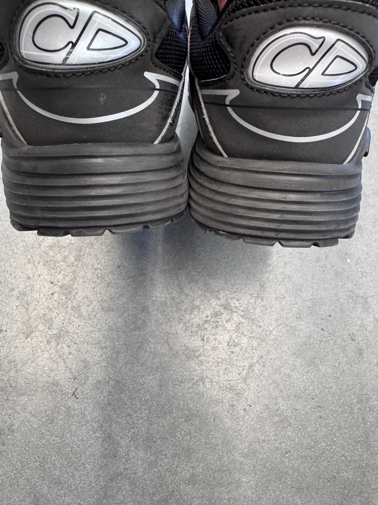 SIZE 41 DIOR B30 TRIPLE BLACK REFLECTIVE SNEAKERS (FITS US 9)