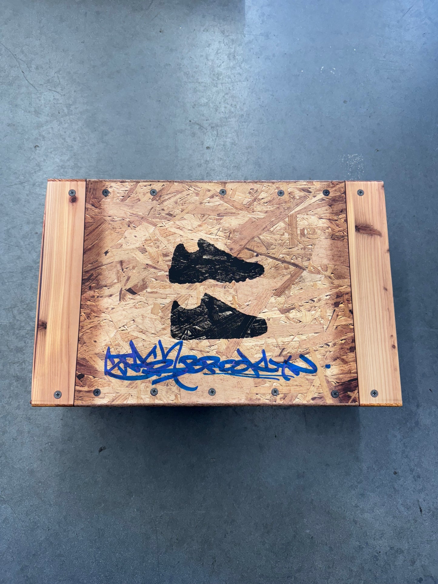 2024 SIZE 9.5 NIKE AIR MAX 95 & NIKE AIR FORCE 1 LOW STASH SPECIAL BOX (WITH POSTER) (SIGNED) (BRAND NEW OG ALL)