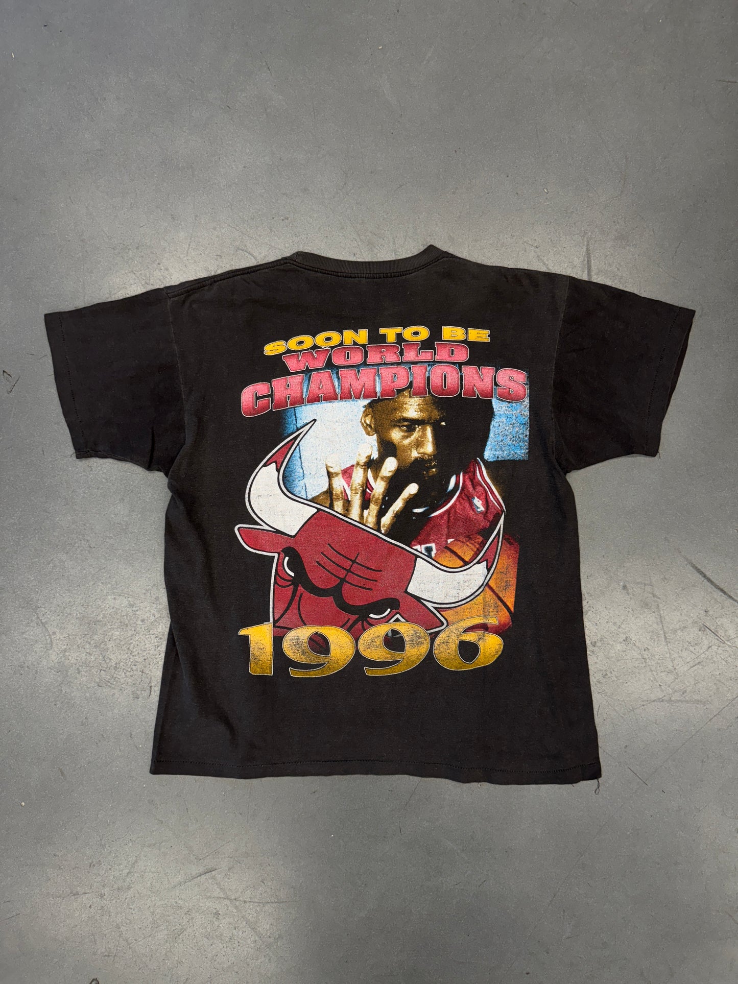 1996 CHICAGO BULLS 72 WINS SOON TO BE WORLD CHAMPIONS RAP STYLE TEE (FADED TAG)
