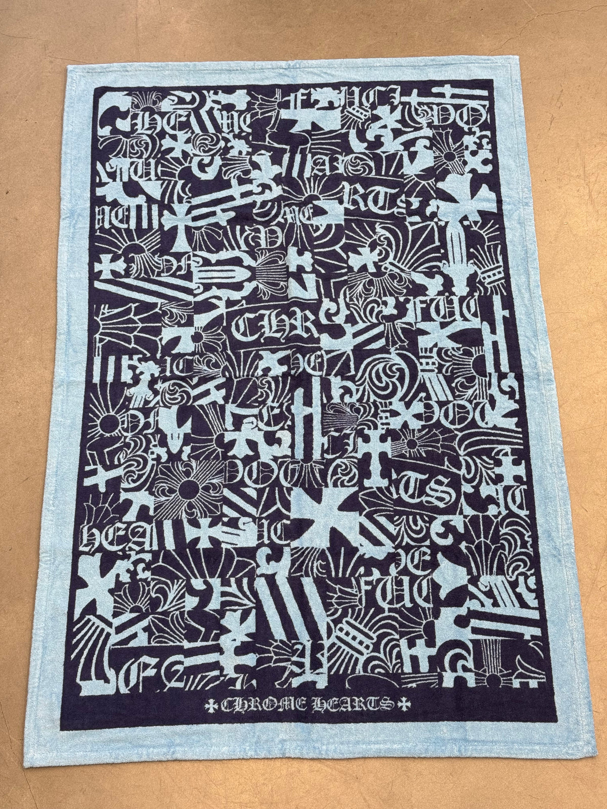 CHROME HEARTS PATTERNED BEACH TOWEL - BLUE