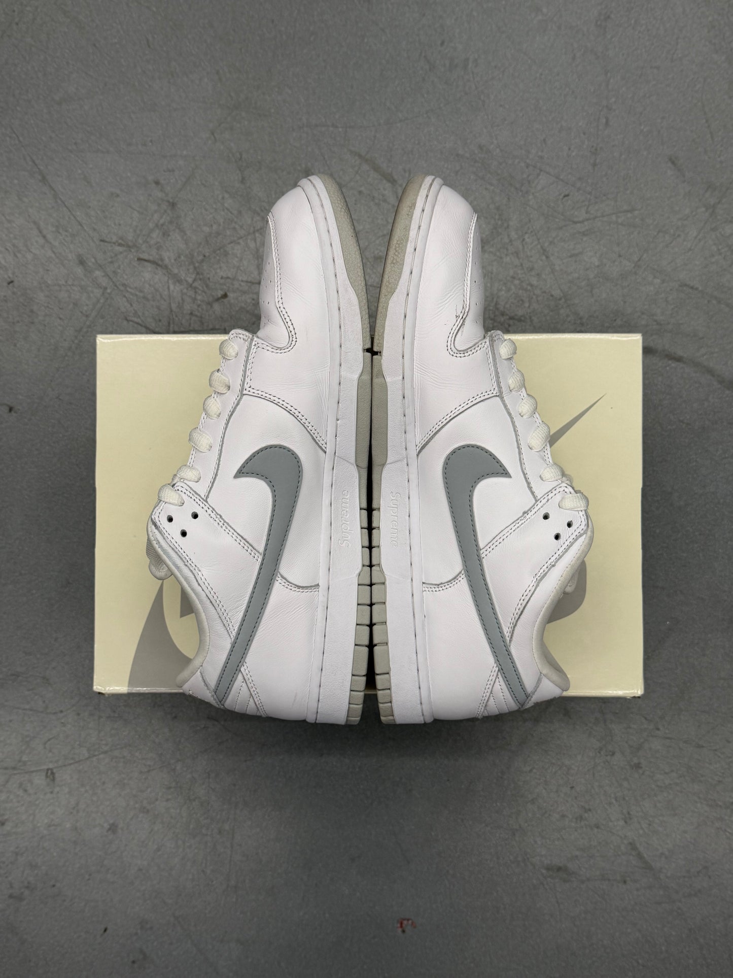 FW25 SIZE 13 SUPREME NIKE SB DUNK LOW OG QS 94 WHITE/SILVER (W/BOX)