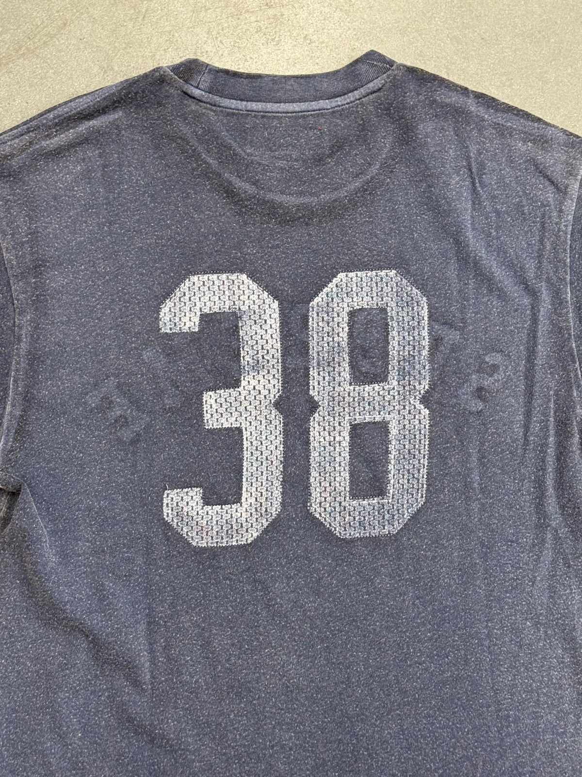 FW25 SUPREME OVERPRINT SS TOP - NAVY