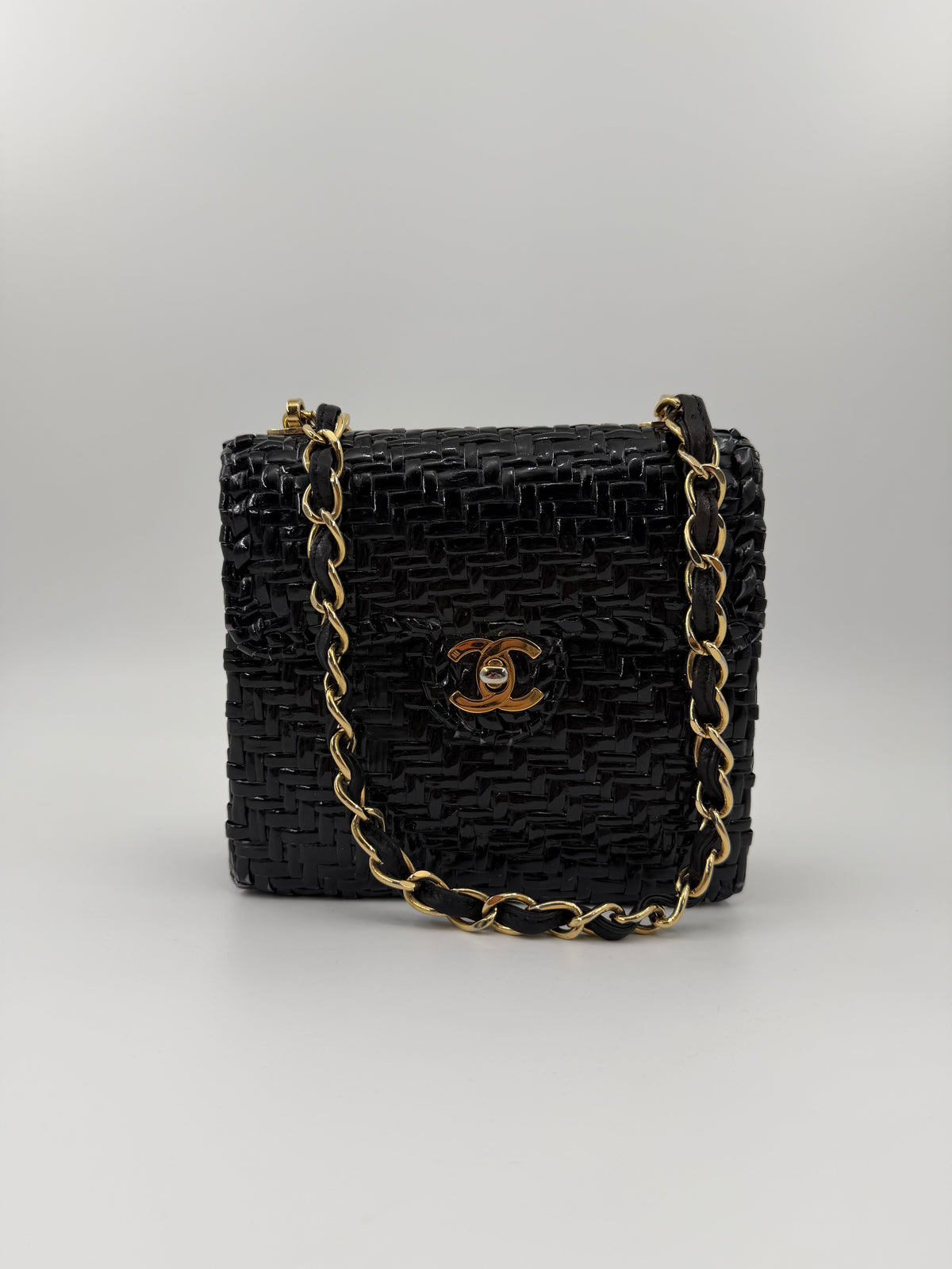 2001 CHANEL WOVEN WICKER/RATTAN MINI CLASSIC FLAP BAG - BLACK/GOLD