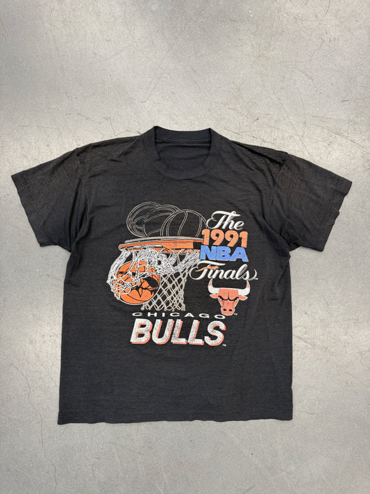 1991 "THE 1991 NBA FINALS" CHICAGO BULLS BALL IN NET TEE (PULLED TAG)