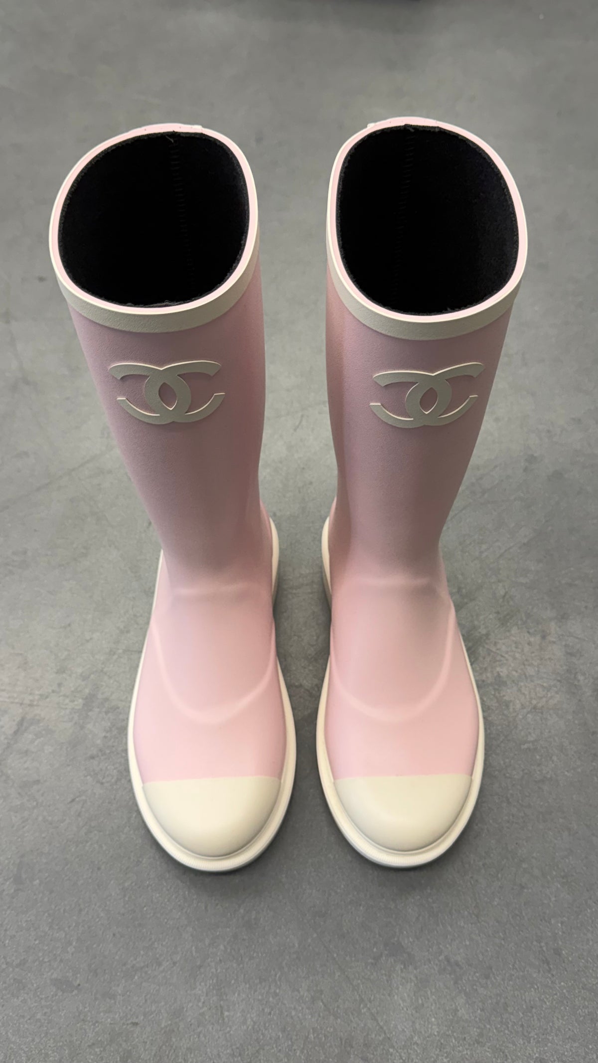 2026 CHANEL INTERLOCKING LOGO RUBBER RAIN BOOTS