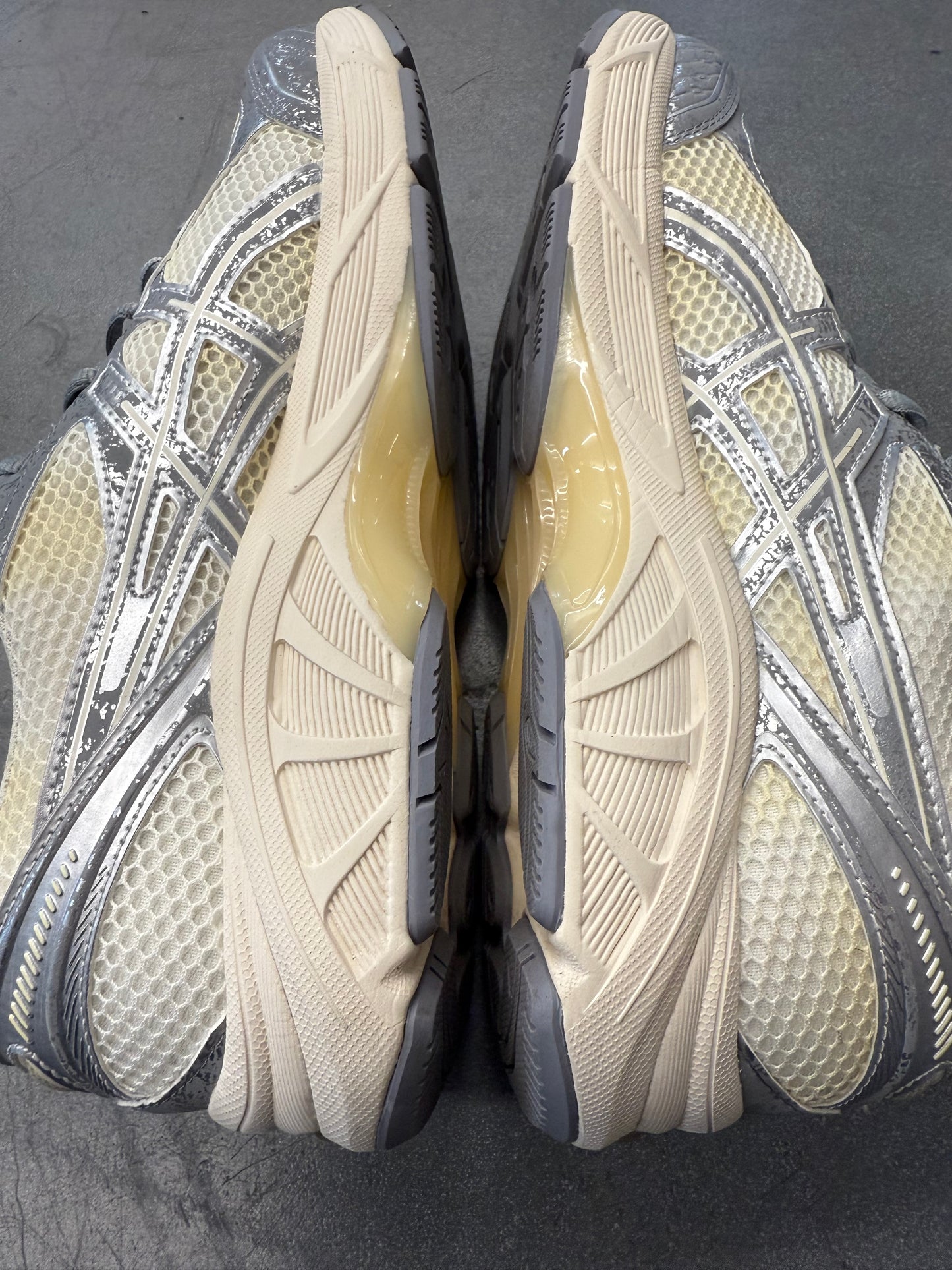 SIZE 10 ASICS GT-2160 CREAM SHEET ROCK (PRE-OWNED WITHOUT BOX)