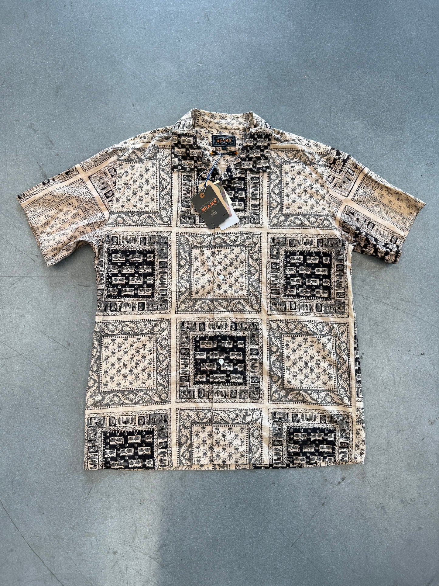 BEAMS PLUS OPEN COLLAR ELEPHANT BLOCK PRINT SHORT SLEEVE SHIRT (L) (NWT)