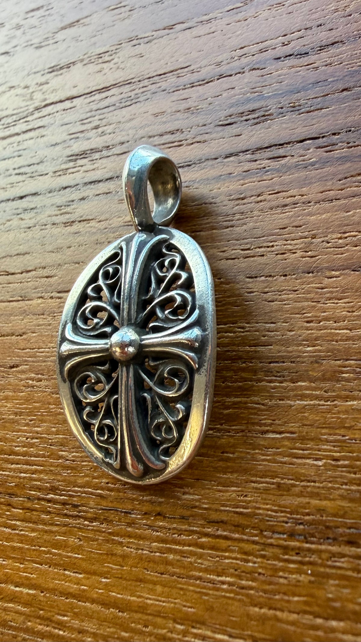 CHROME HEARTS OVAL CROSS SILVER PENDANT
