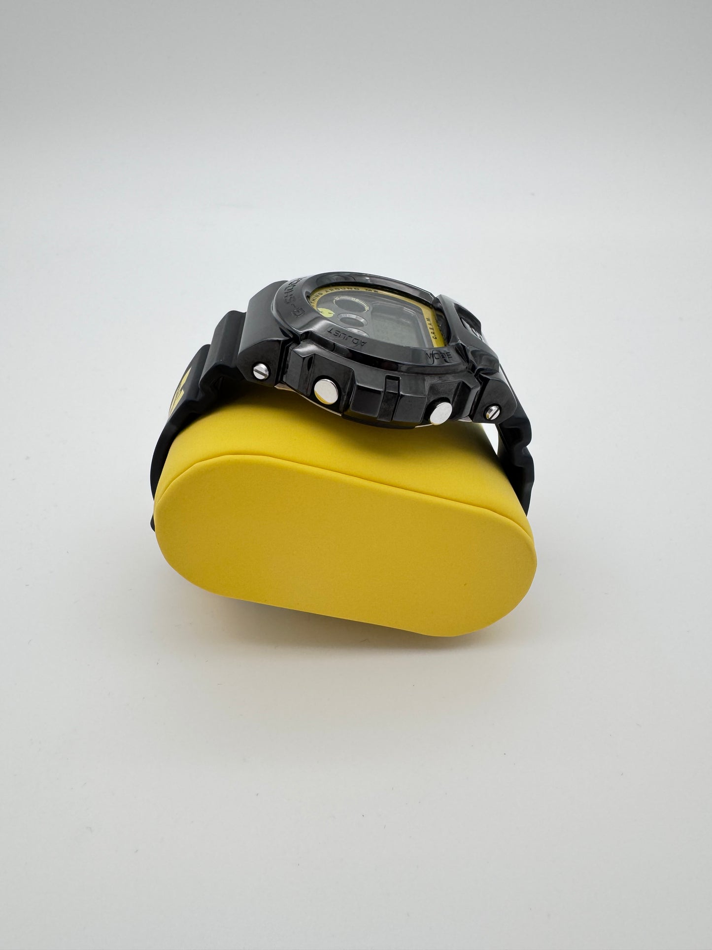CASIO G-SHOCK X WU-TANG CLAN DW-6900 - BLACK/YELLOW (NEW WITH BOX)