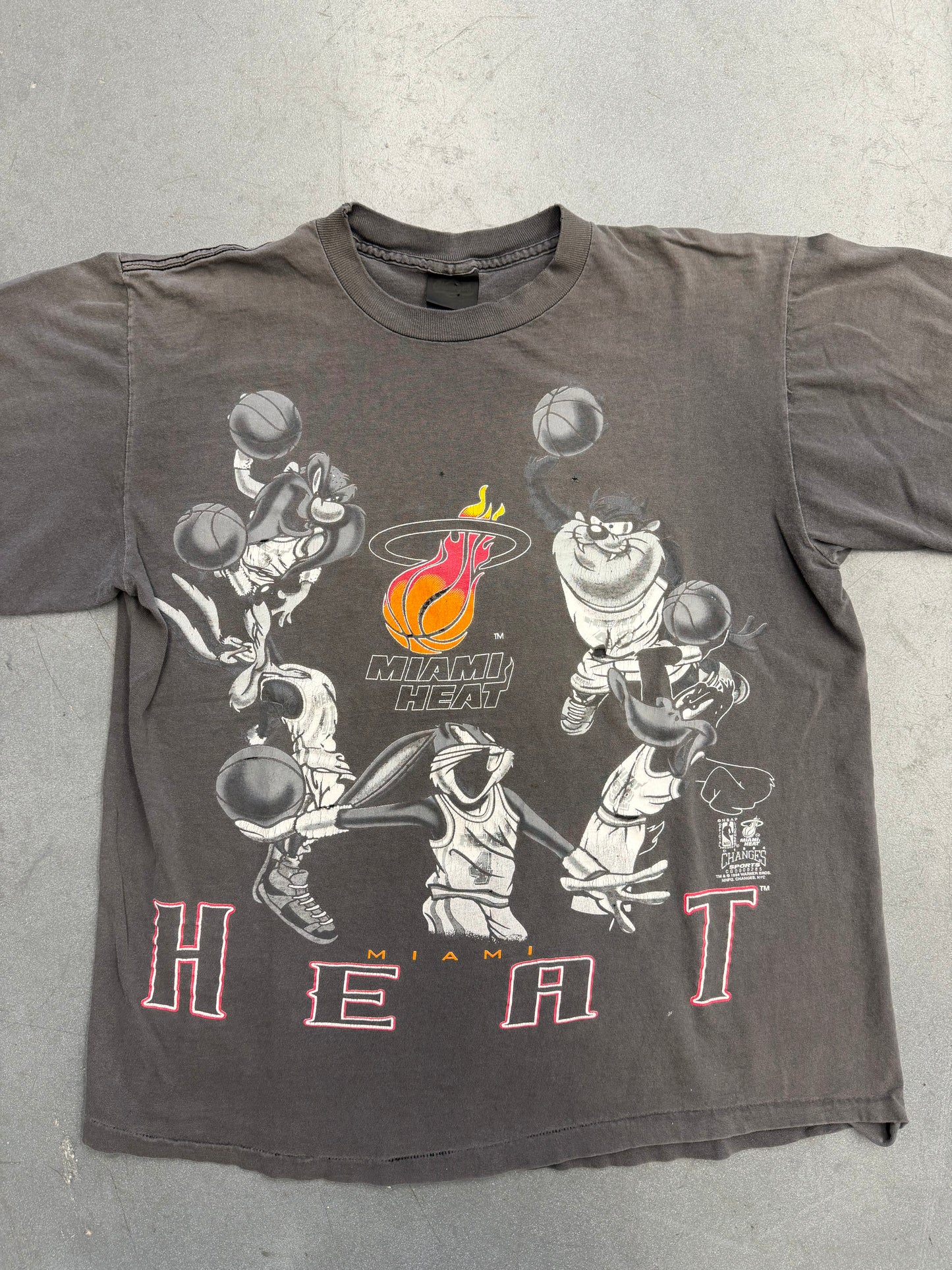 1994 NBA MIAMI HEAT LOONEY TUNES FADED TEE (CHANGES TAG)