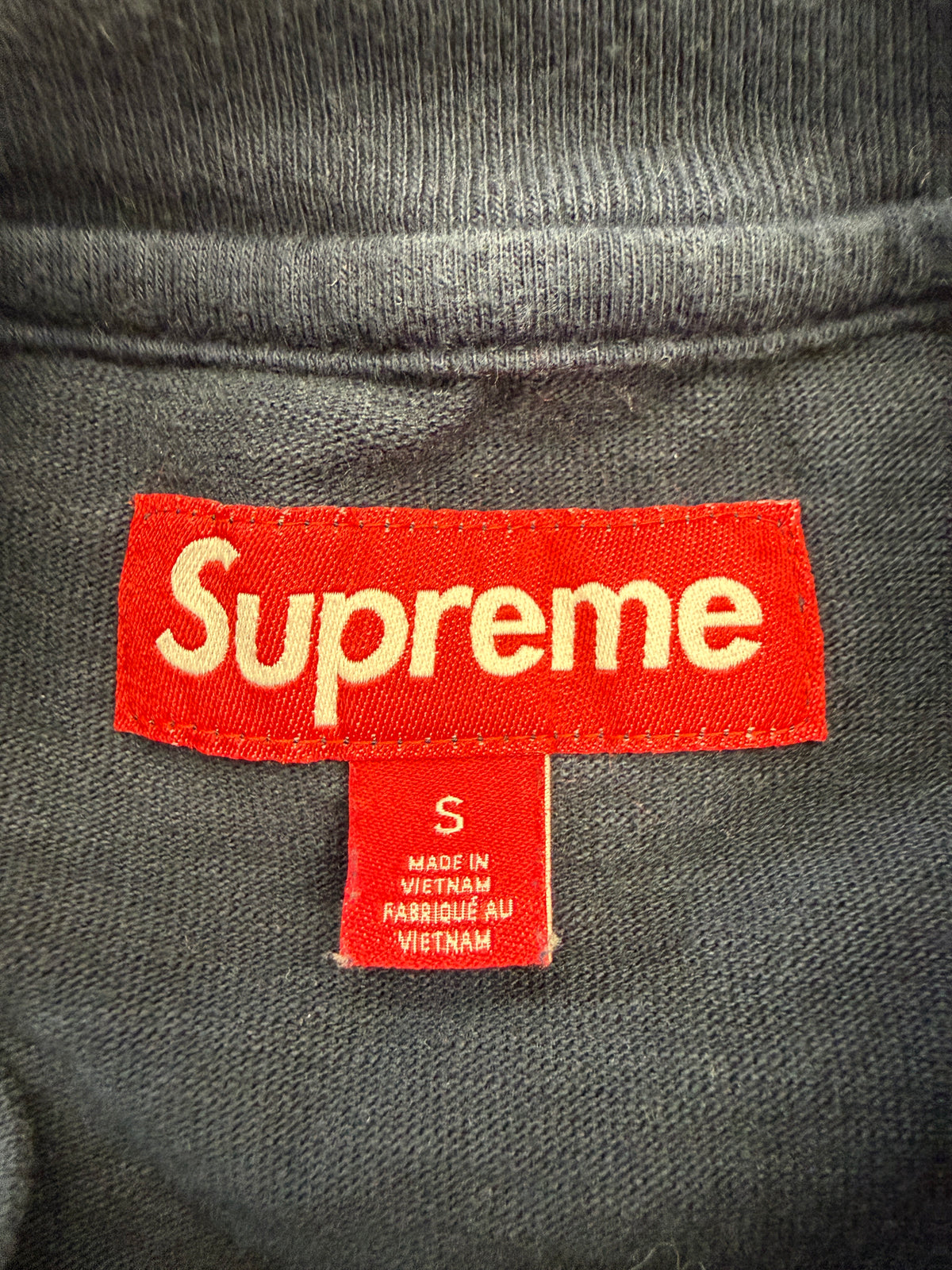 SS25 SUPREME SATIN APPLIQUE SS TOP - NAVY
