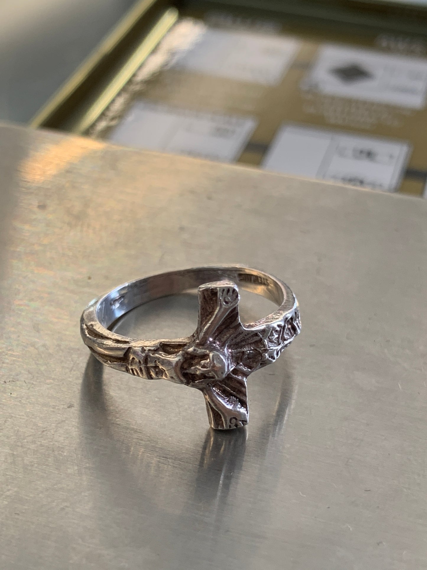 JESUS CRUCIFIXION WRAP-AROUND SILVER RING (2.6 GRAMS)