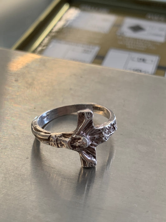 JESUS CRUCIFIXION WRAP-AROUND SILVER RING (2.6 GRAMS)