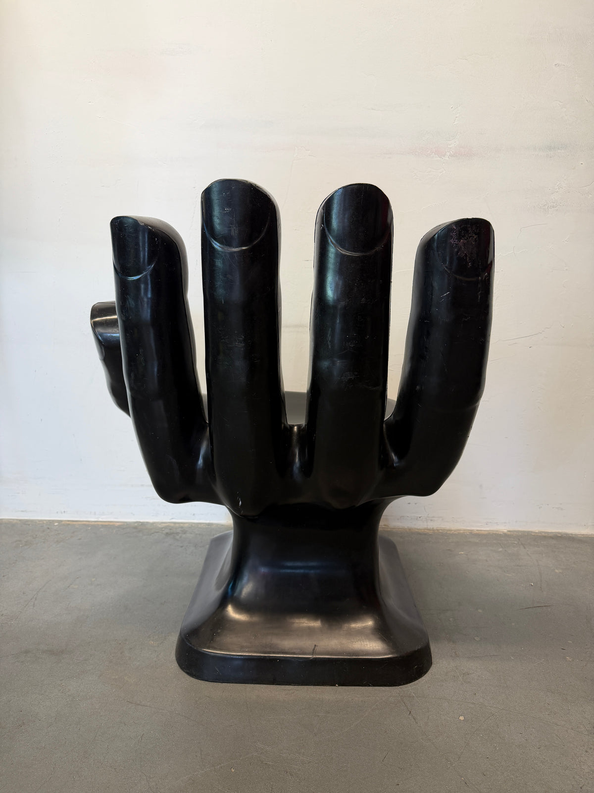 VINTAGE BLACK MOLDED PLASTIC HAND CHAIR