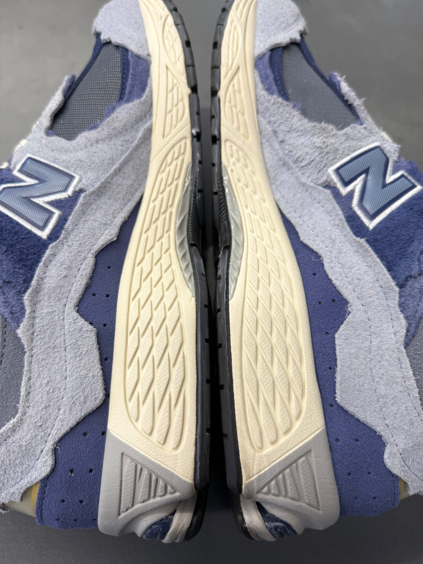 2022 SIZE 13 NEW BALANCE 2002R PROTECTION PACK LIGHT ARTIC GREY PURPLE (PRE-OWNED WITH BOX)