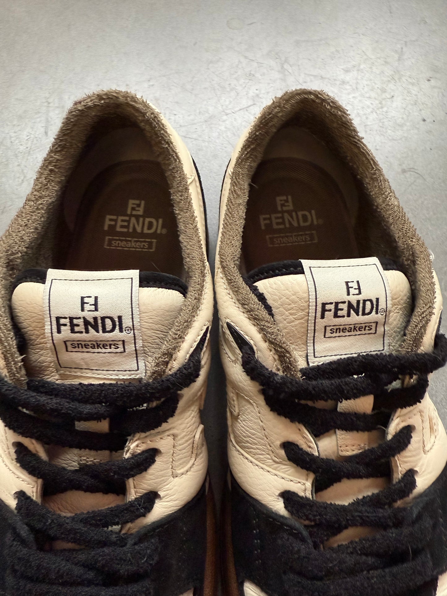 SIZE 10 FENDI MATCH LOW TOP LEATHER SNEAKERS (PRE-OWNED NO BOX)