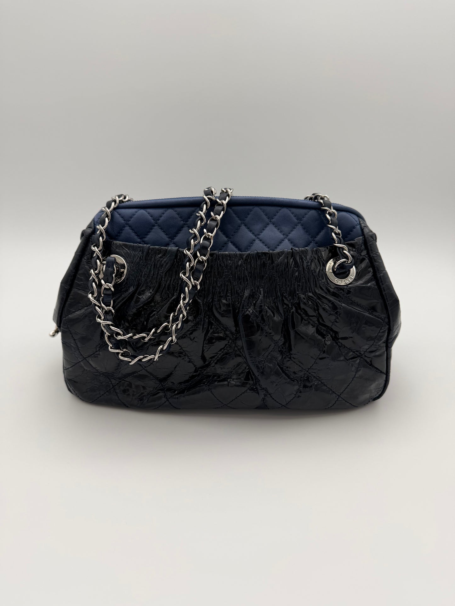 VINTAGE CHANEL TWO-TONE DOUBLE QUILTED LEATHER SHOULDER BAG - NAVY/BLUE