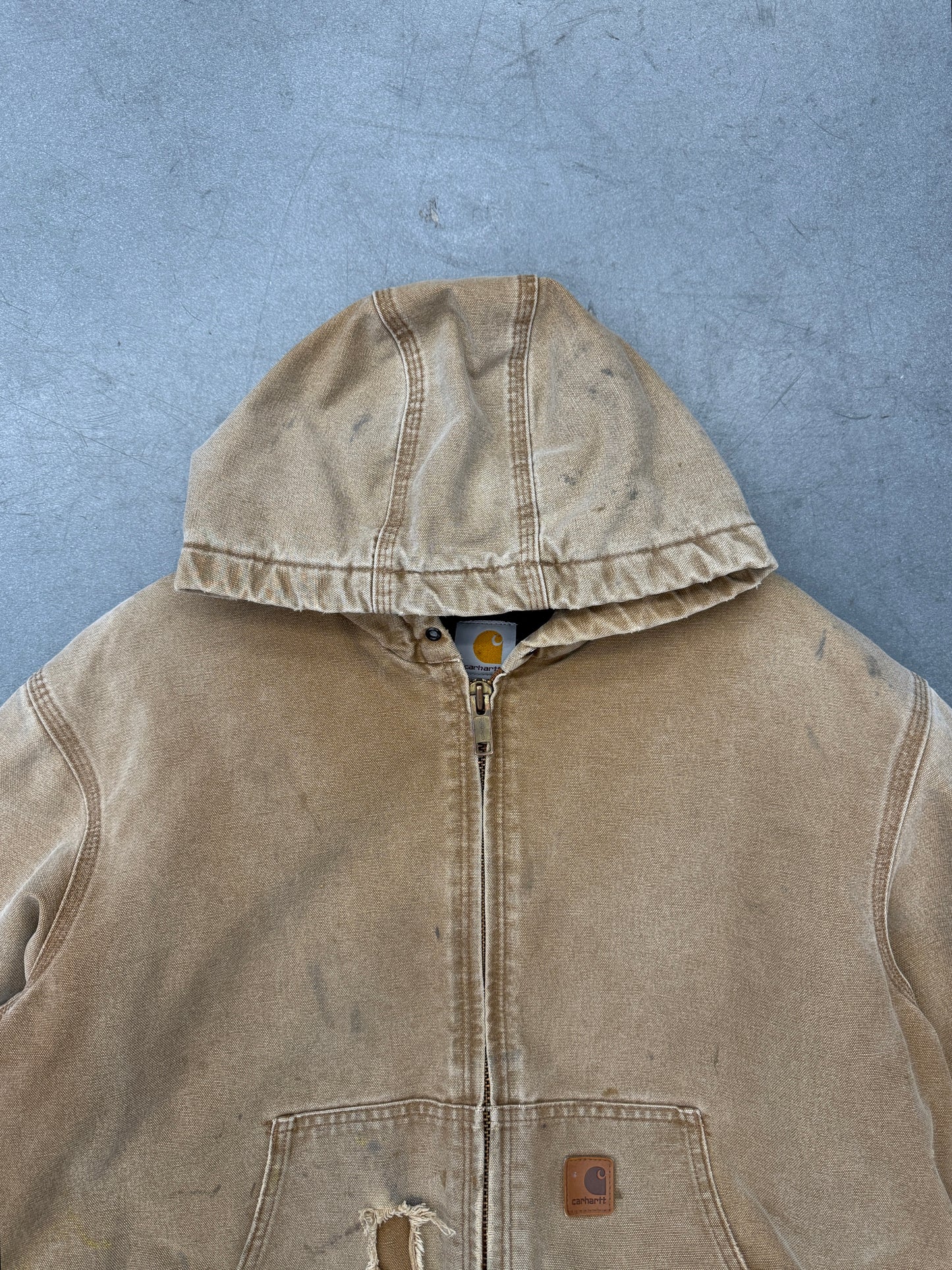 2000'S DISTRESSED TAN CARHARTT HOODED WORKWEAR ZIP UP JACKET (CARHARTT TAG J130211)