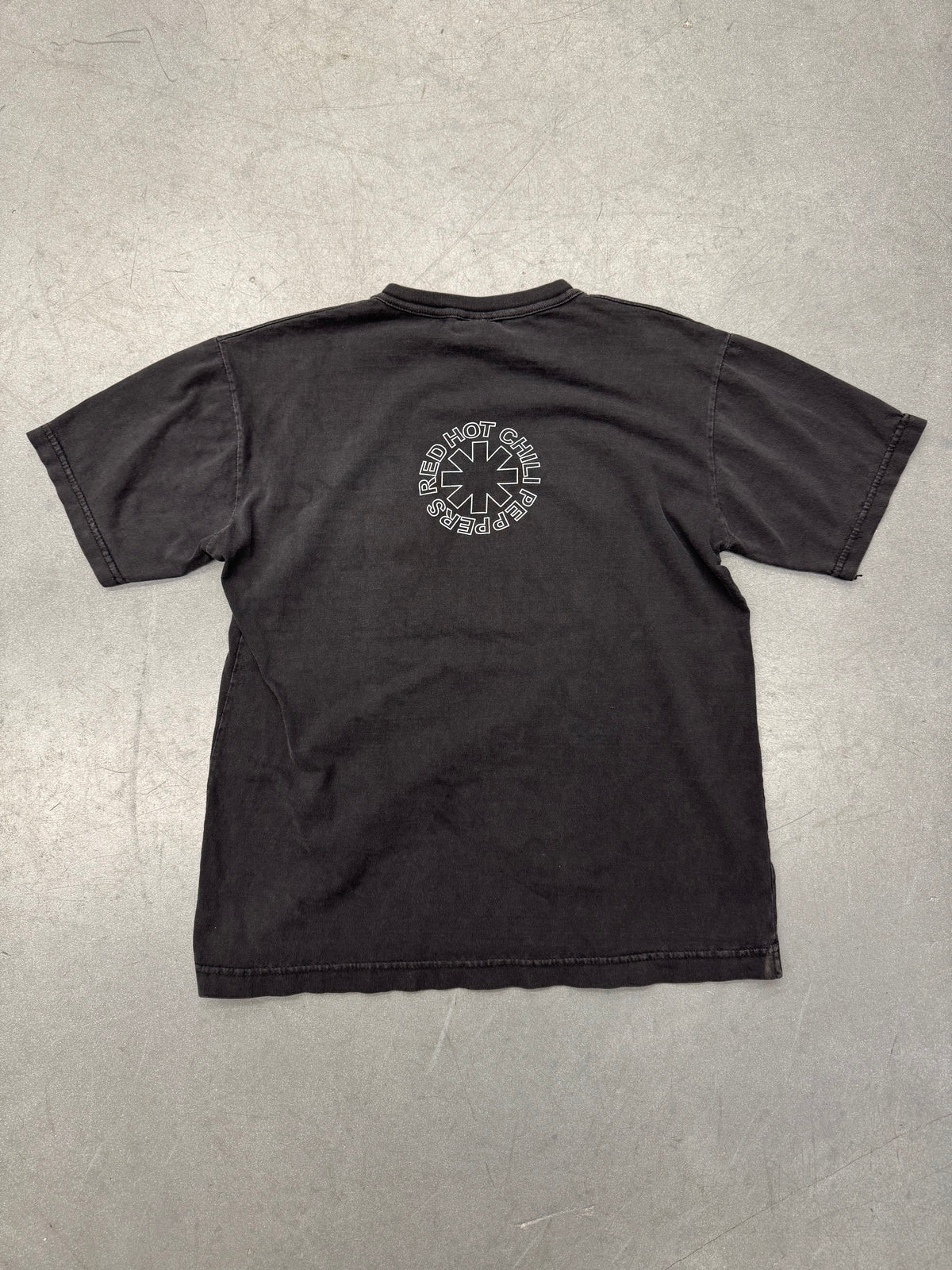 90S RED HOT CHILLI PEPPERS ARGENTINA AZTEC LOGO PARKING LOT BOOTLEG TEE (RAYOSAN TAG)