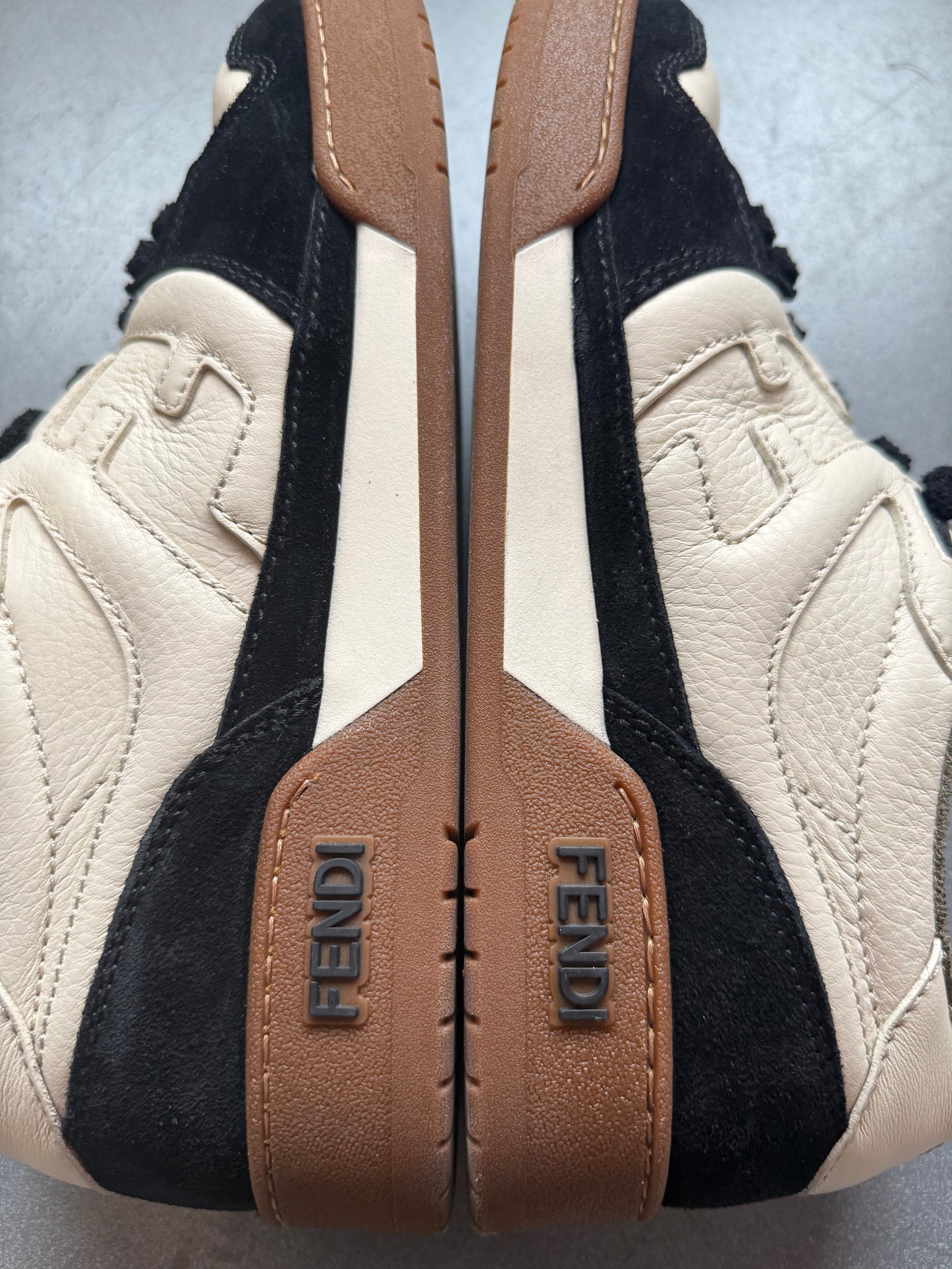 SIZE 10 FENDI MATCH LOW TOP LEATHER SNEAKERS (PRE-OWNED NO BOX)