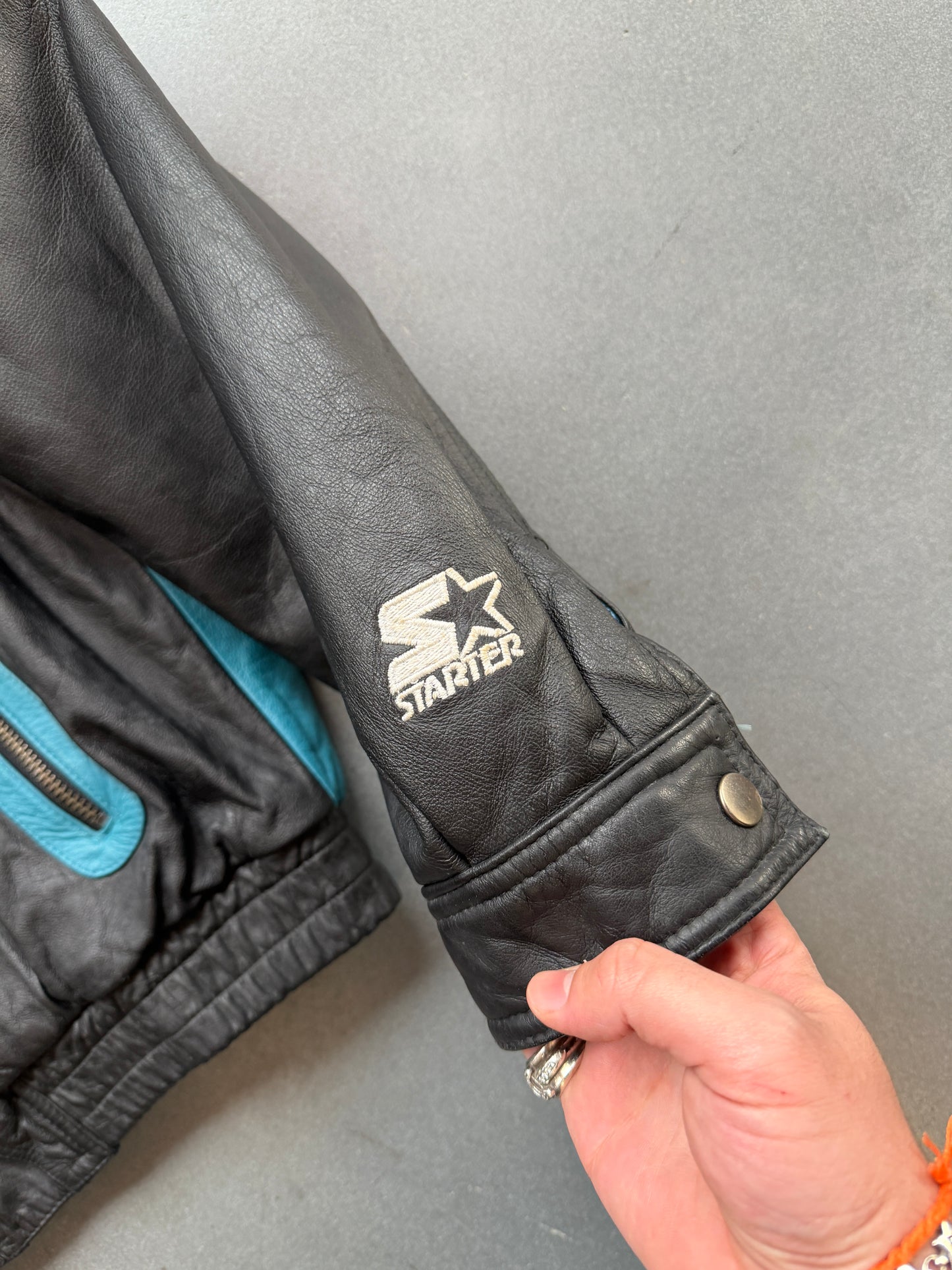 90S STARTER CHARLOTTE HORNETS LEATHER JACKET