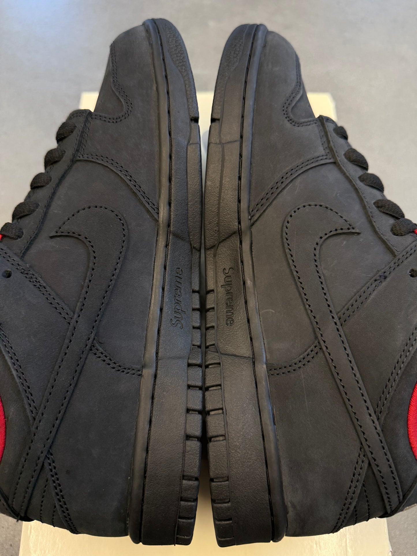 2025 SIZE 9 NIKE SB DUNK LOW SUPREME 94 - BLACK (NEW WITH BOX)