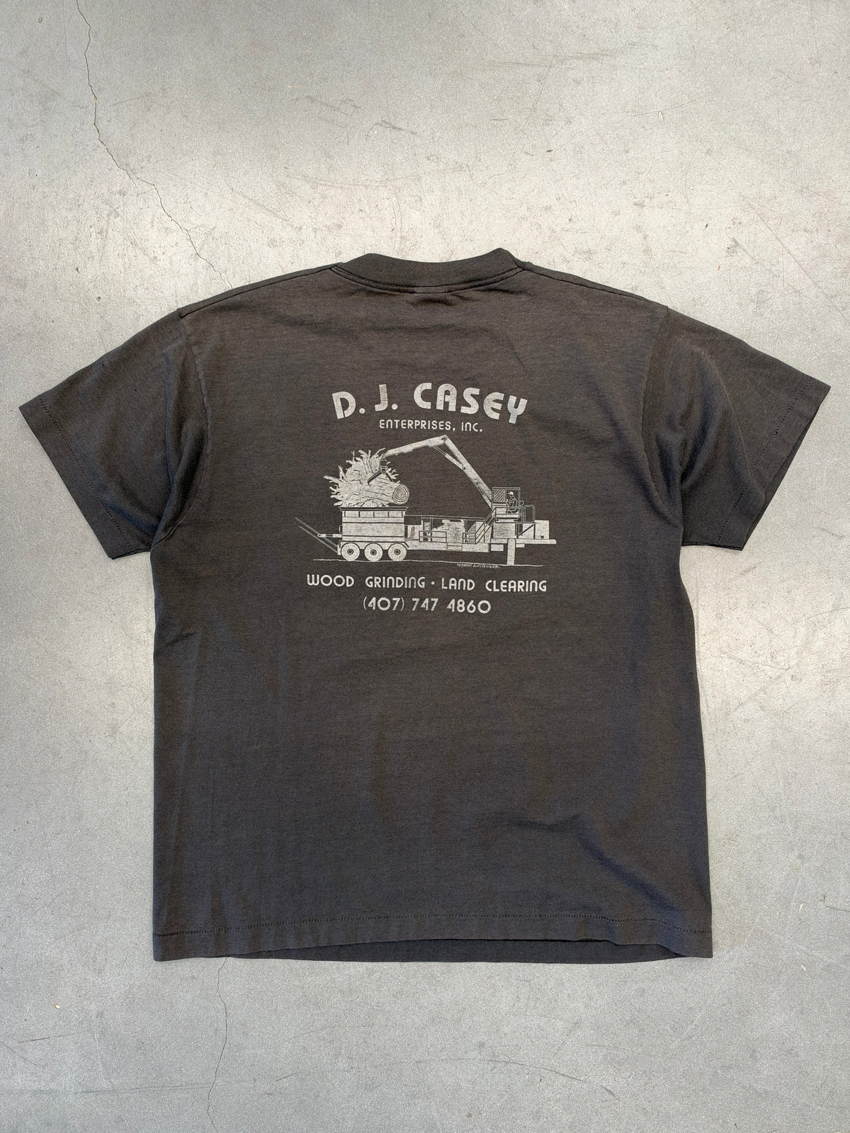 90S VINTAGE D.J. CASEY ENTERPRISES INC. WOOD GRINDING LAND CLEARING FADED POCKET TEE (SCREEN STARS BEST TAG)