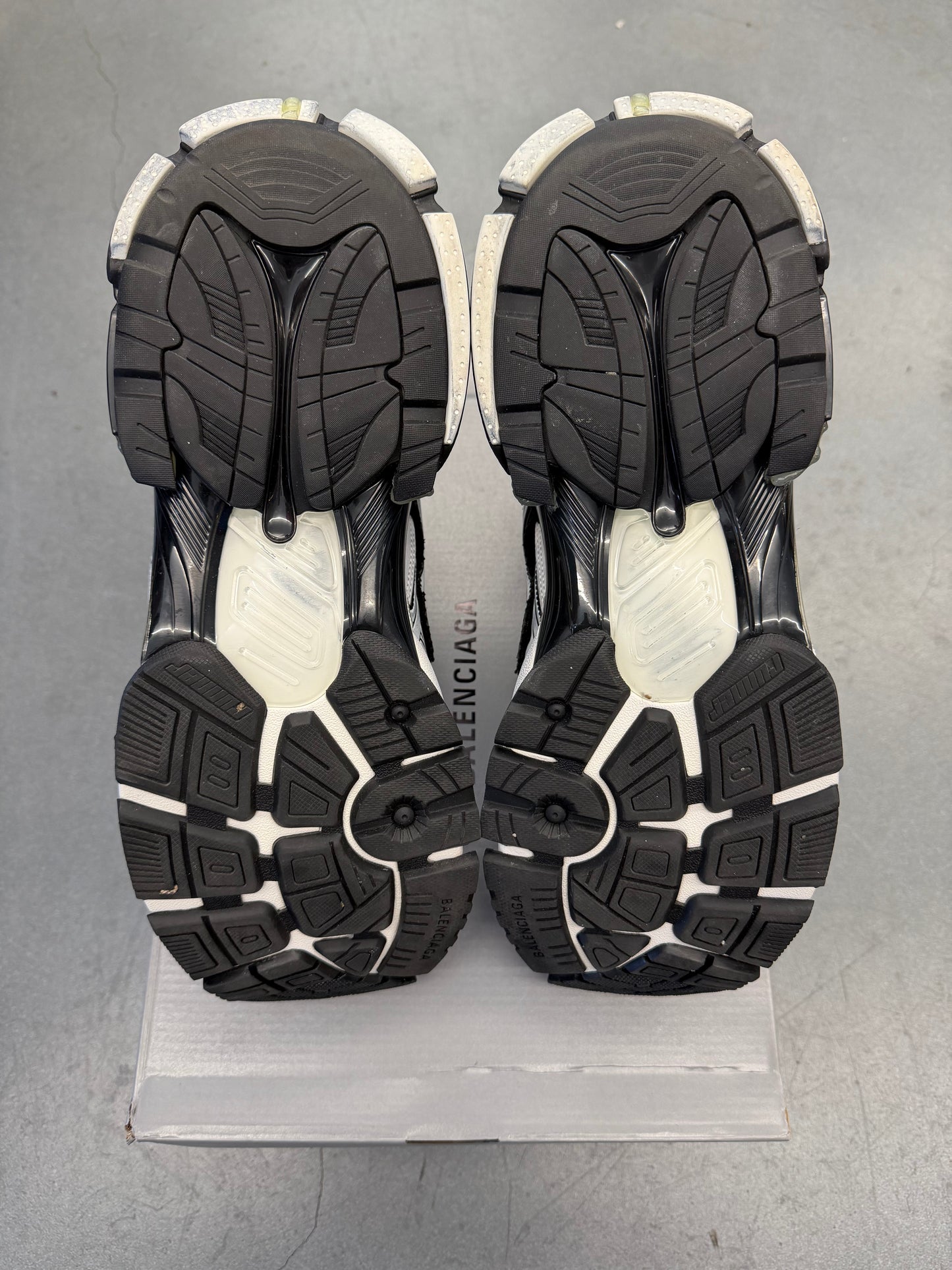 SIZE 46 BALENCIAGA RUNNER HIGH WHITE/BLACK - 46 (PRE-OWNED WITH BOX)