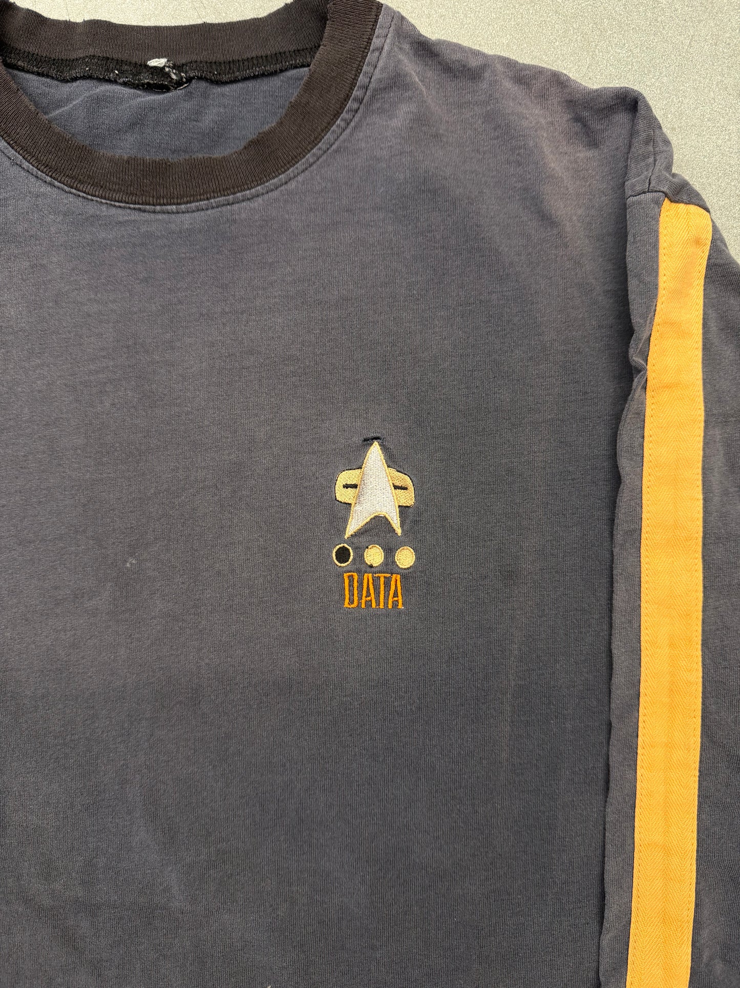 90S STAR TREK LIEUTENANT COMMANDER DATA STRIPED SLEEVE LS TEE (CUT TAG)