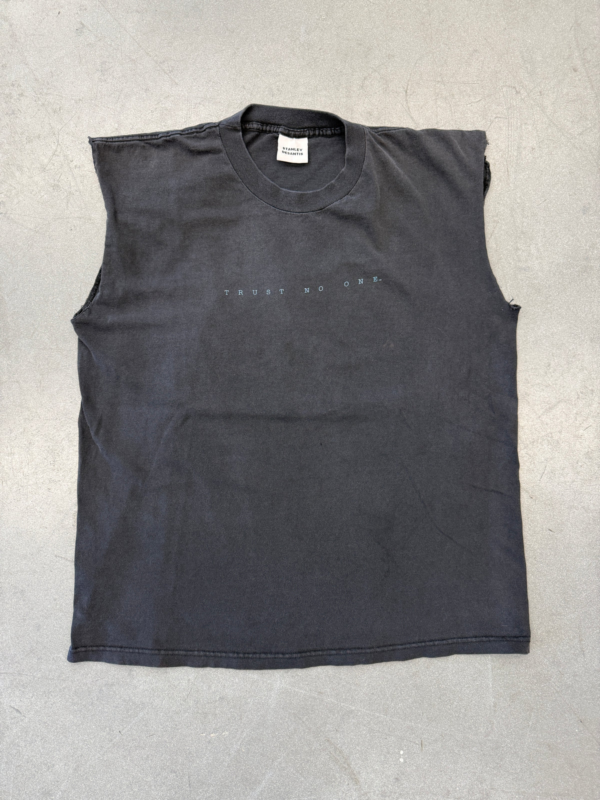 1995 THE X-FILES TRUST NO ONE CUT-OFF TEE (STANLEY DESANTIS TAG)