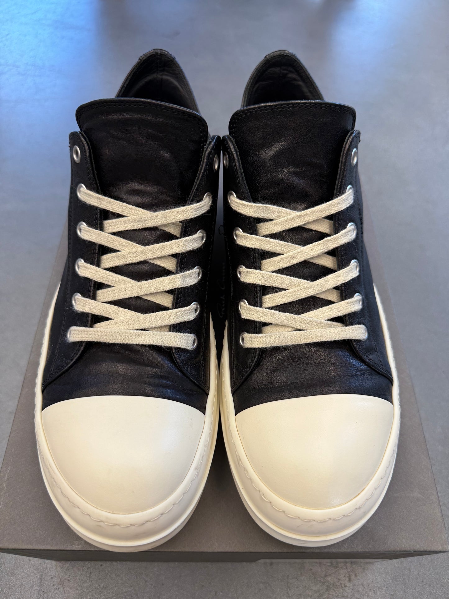 SIZE 42 RICK OWENS HOLLYWOOD LOW BLACK MILK (PRE-OWNED WITH BOX)