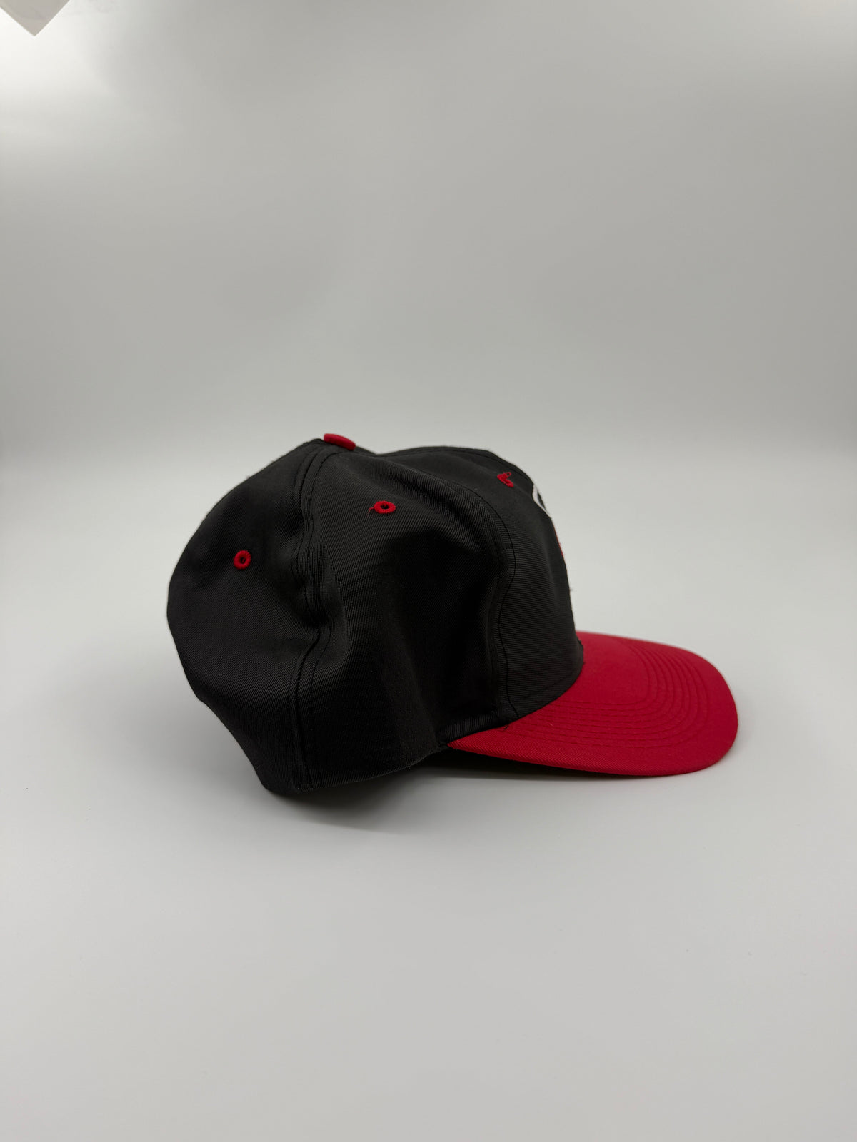 90'S MIAMI HEAT LOGO 7 SNAPBACK HAT BLACK/RED