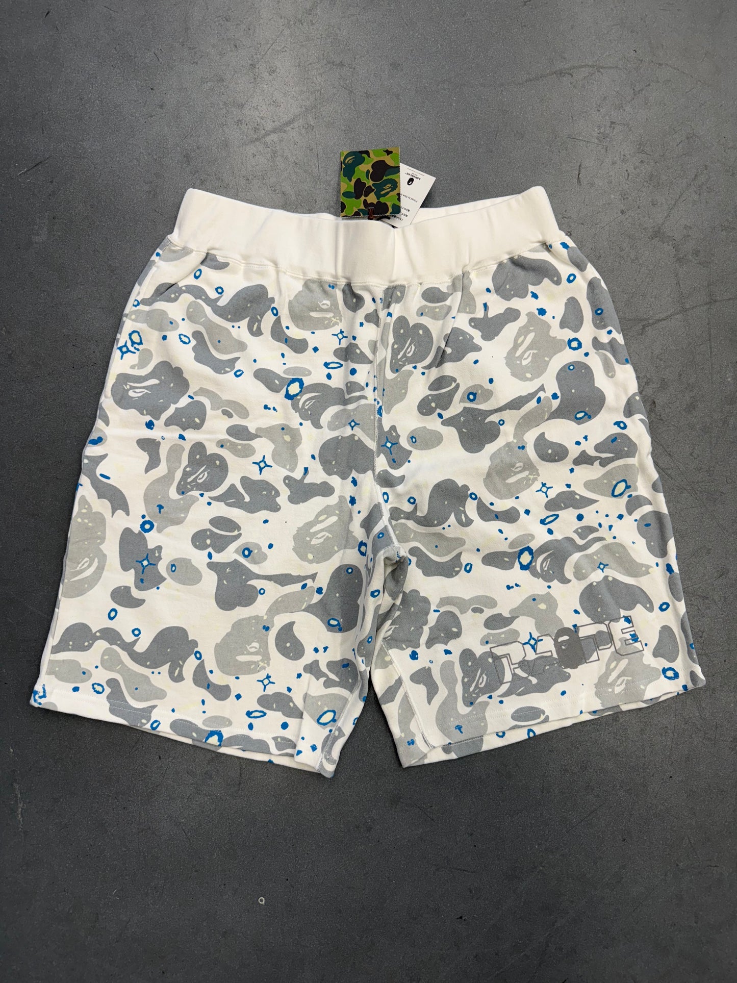 SS20 A BATHING APE BAPE SPACE CAMO WIDE SWEATSHORT - WHITE (XL) (NWT)