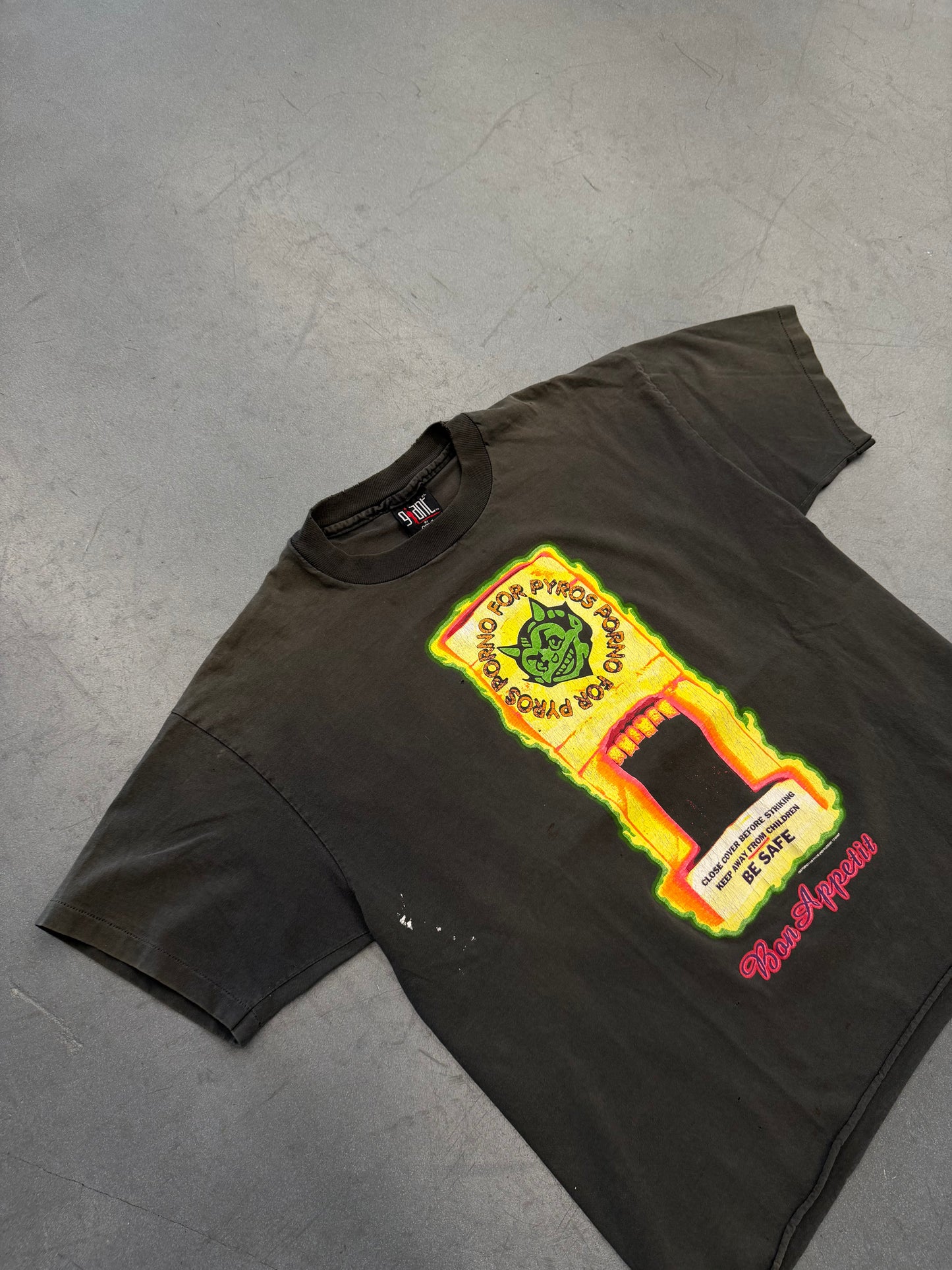 1993 PORNO FOR PYROS BON APPETIT CROPPED TEE (GIANT TAG)