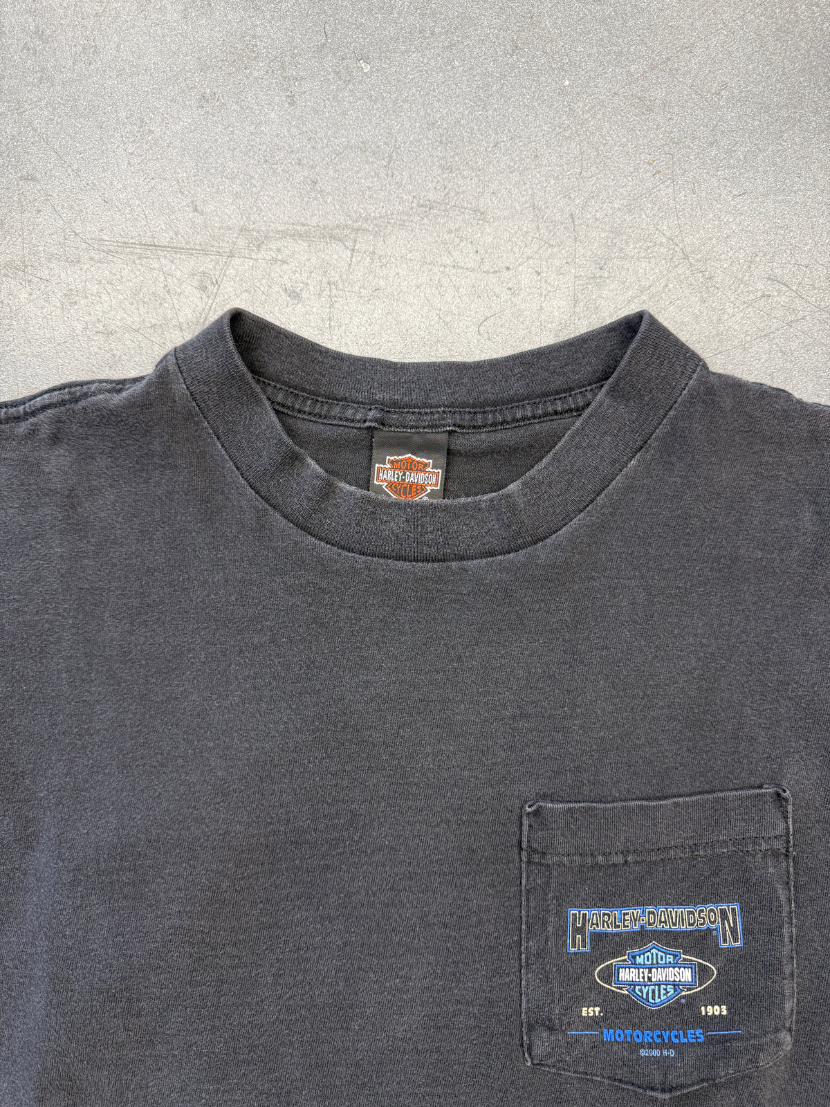 2000 HARLEY-DAVIDSON CHICAGO, ILLINOIS LONGSLEEVE POCKET TEE (HARLEY DAVIDSON TAG)