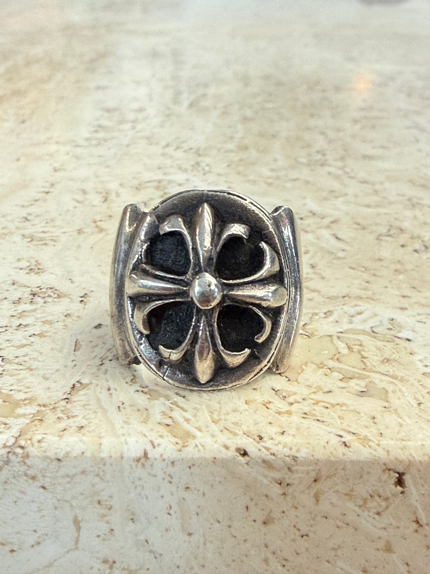 VINTAGE FLORAL CROSS SILVER RING (16.1 GRAMS)